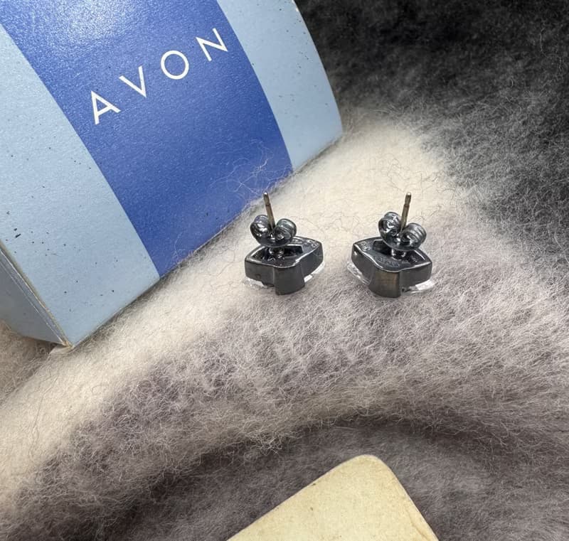 老又好古董珠寶 AVON 銀色透明馬眼萊茵石針式耳環 P590A