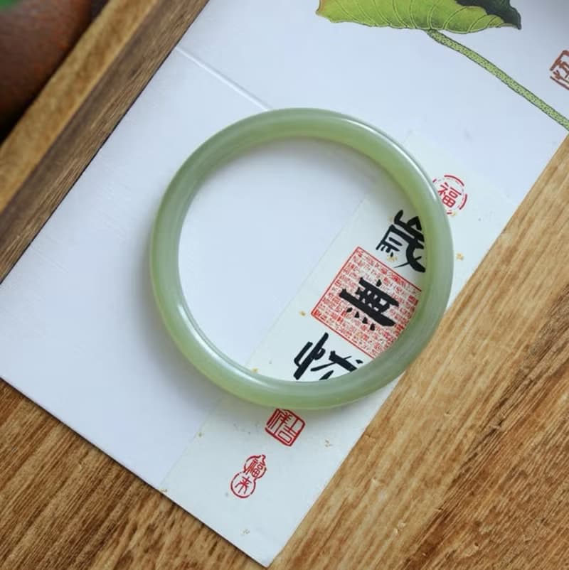 和田玉手鐲細圓條美人鐲湖水綠青海料手環玉石