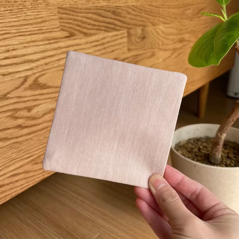 コースター2枚セット　刺し子　十字花刺しピンクベージュ　キッチン用品　花柄　ティー用品　ハンドメイド　刺繍