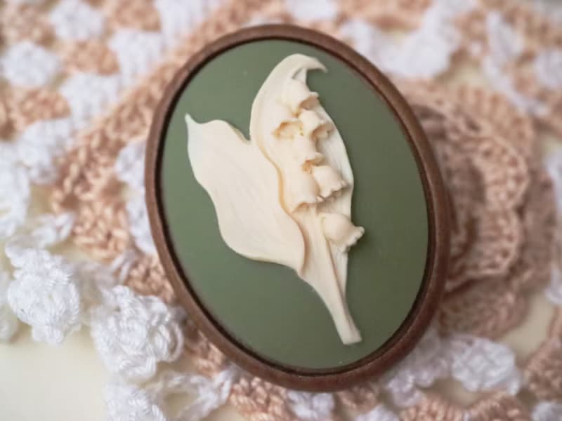 カメオのブローチネックレス 鈴蘭 グリーン　すずらん スズラン ミュゲ lily of the valley 幸せが再び訪れる 純粋 純潔 聖母マリア 緑