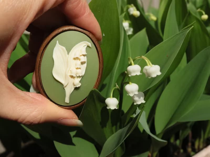 カメオのブローチネックレス 鈴蘭 グリーン　すずらん スズラン ミュゲ lily of the valley 幸せが再び訪れる 純粋 純潔 聖母マリア 緑
