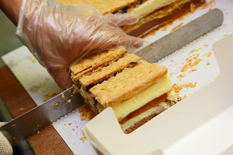 【嘉年華免運組】秘傳手工現做脆皮拿破崙派3入組