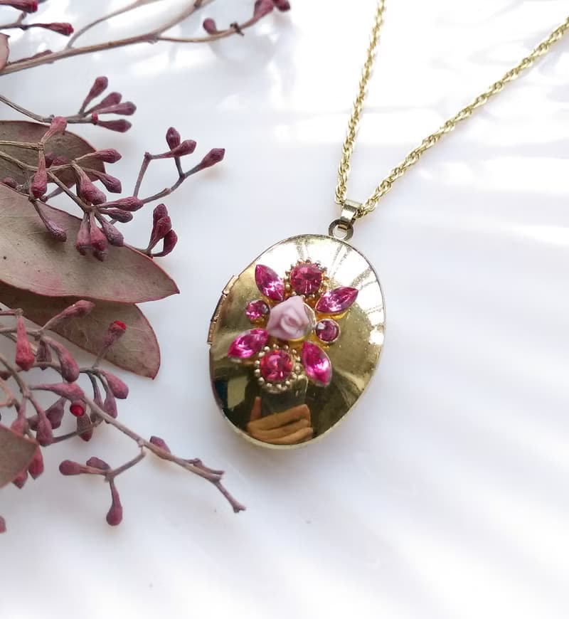 【西洋古董飾品】Locket  立體小玫瑰粉鑽  相片墜 項鍊
