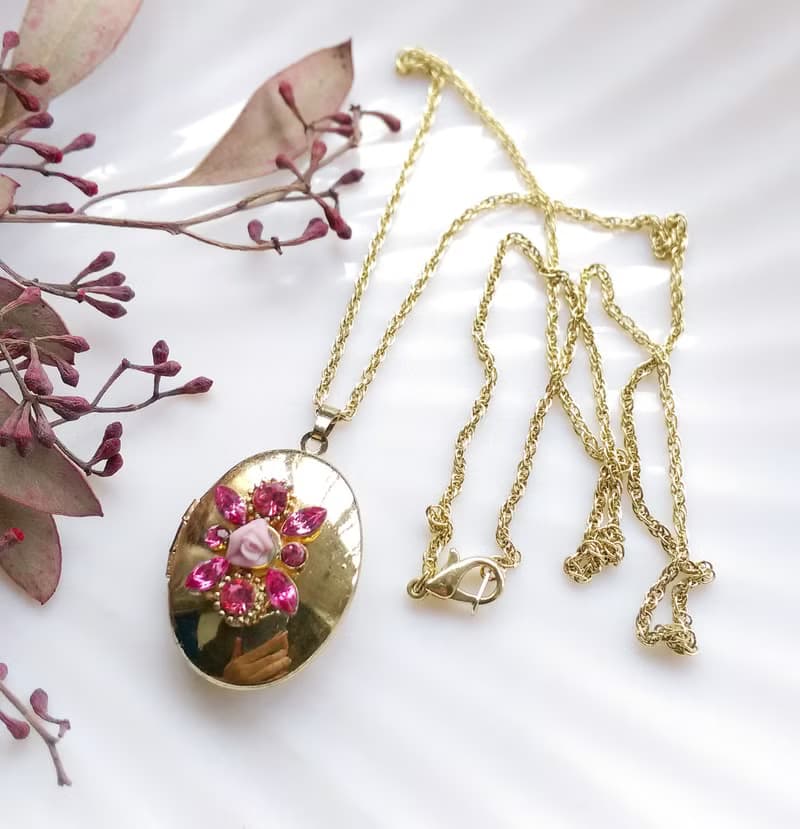 【西洋古董飾品】Locket  立體小玫瑰粉鑽  相片墜 項鍊