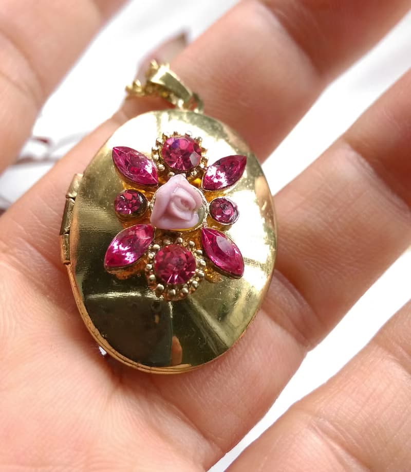 【西洋古董飾品】Locket  立體小玫瑰粉鑽  相片墜 項鍊