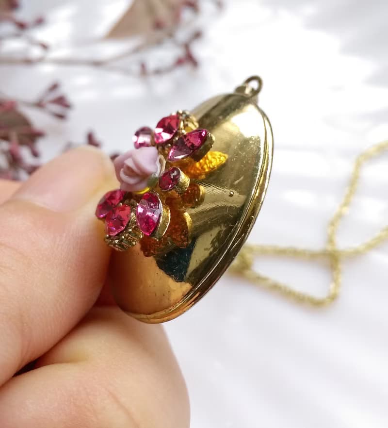 【西洋古董飾品】Locket  立體小玫瑰粉鑽  相片墜 項鍊