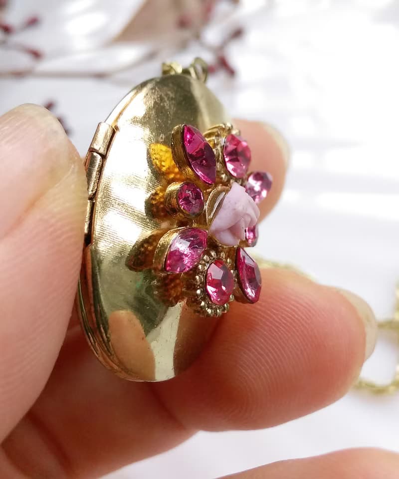 【西洋古董飾品】Locket  立體小玫瑰粉鑽  相片墜 項鍊