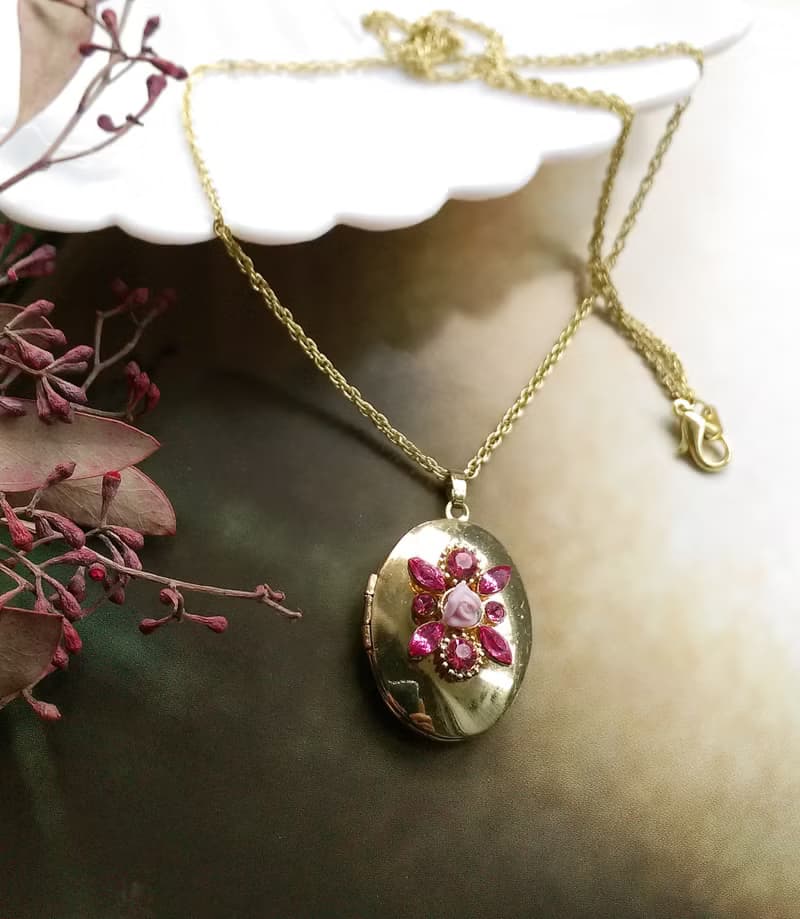 【西洋古董飾品】Locket  立體小玫瑰粉鑽  相片墜 項鍊