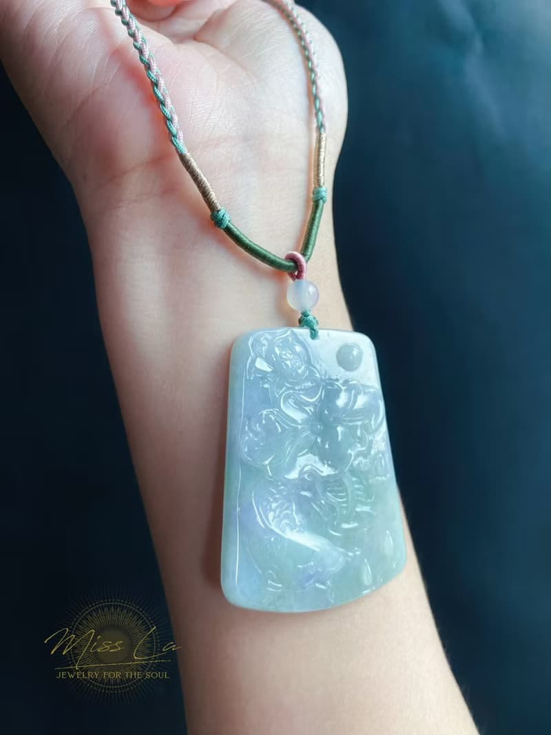 春彩 天然緬甸玉 翡翠 綠底飄花帶紫翡 如魚得水 玉質細膩 吊墜