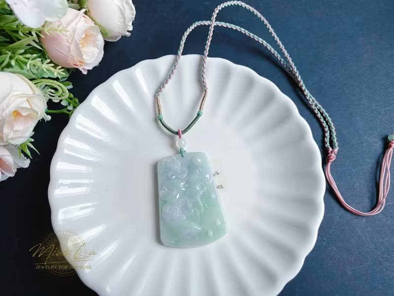 春彩 天然緬甸玉 翡翠 綠底飄花帶紫翡 如魚得水 玉質細膩 吊墜