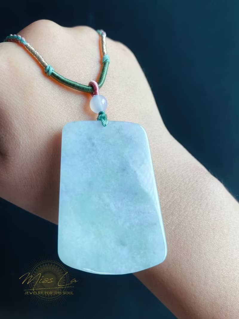 春彩 天然緬甸玉 翡翠 綠底飄花帶紫翡 如魚得水 玉質細膩 吊墜