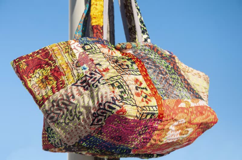 手工縫紗麗布手提袋 絲綢刺繡手拿包 印度絲綢刺繡絲便當袋-繁花