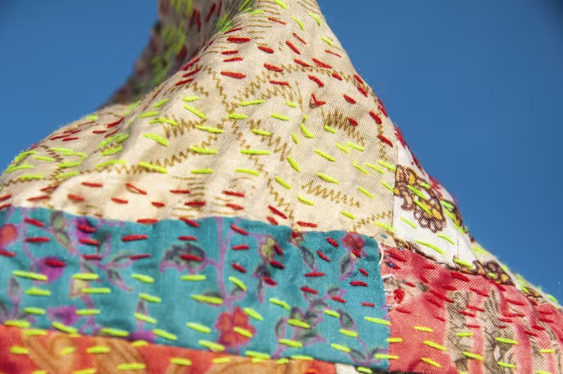 手工縫紗麗布手提袋 絲綢刺繡手拿包 印度絲綢刺繡絲便當袋-繁花