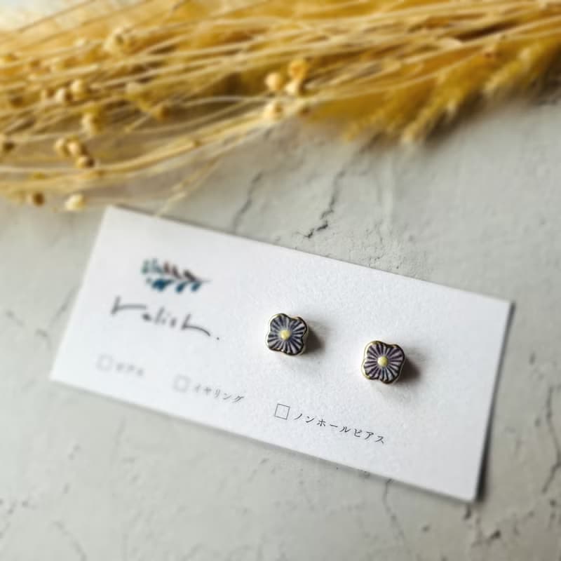 お花 金継ぎ 陶器 ピアス イヤリング ノンホールピアス パープル 紫 小さい 小ぶり ゴールド 金 花 華奢 可憐 やきもの 陶磁器 ギフト プレゼント