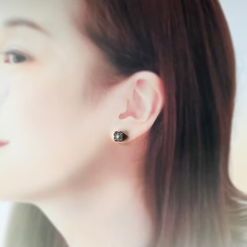 お花 金継ぎ 陶器 ピアス イヤリング ノンホールピアス パープル 紫 小さい 小ぶり ゴールド 金 花 華奢 可憐 やきもの 陶磁器 ギフト プレゼント