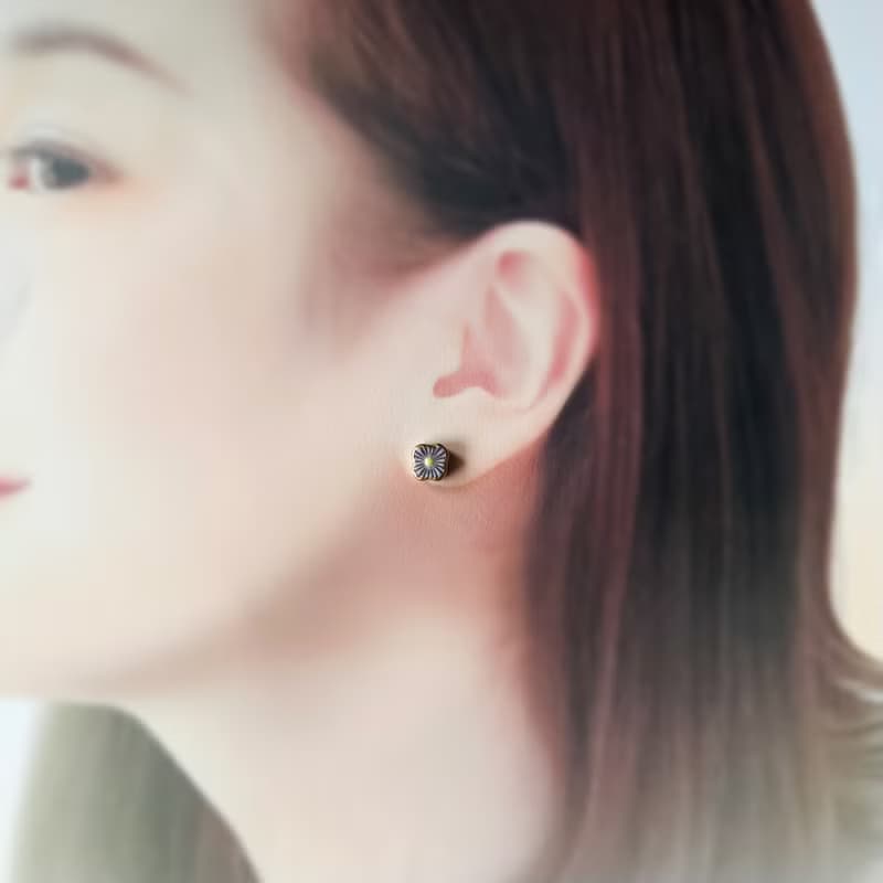 お花 金継ぎ 陶器 ピアス イヤリング ノンホールピアス パープル 紫 小さい 小ぶり ゴールド 金 花 華奢 可憐 やきもの 陶磁器 ギフト プレゼント