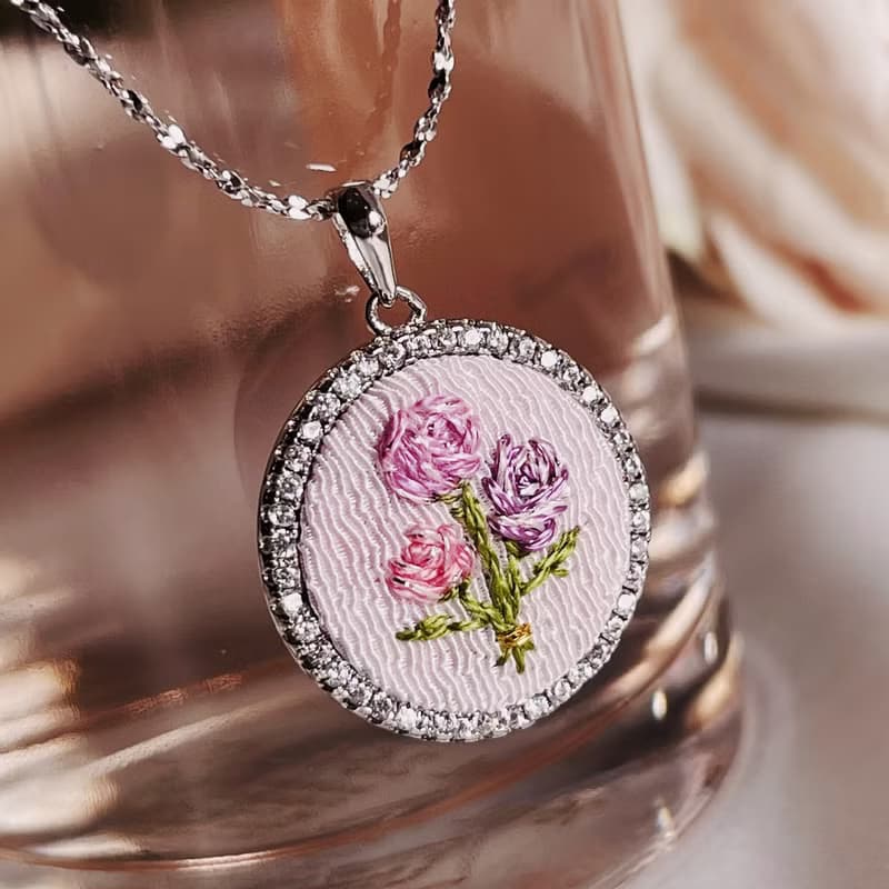 Bouquet of roses 玫瑰花束刺繡純銀項鍊