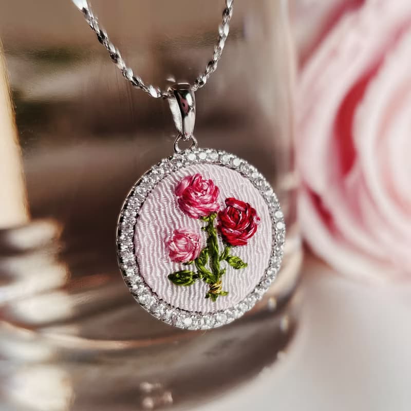 Bouquet of roses 玫瑰花束刺繡純銀項鍊