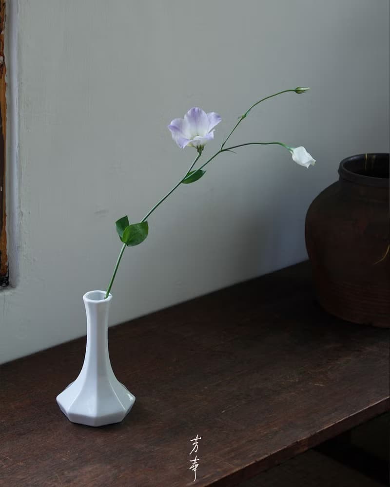 細頸八角花瓶