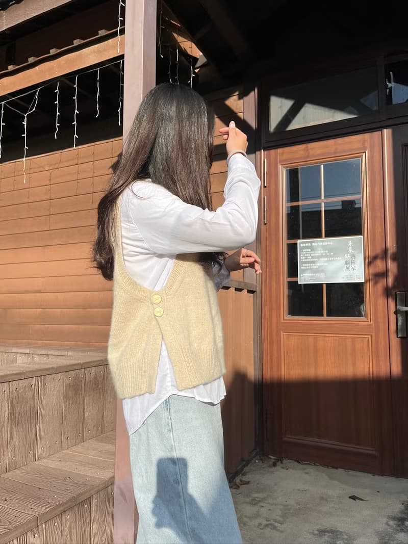 純手作圓領女生毛線背心。。愛上開叉背心。圍巾。米白