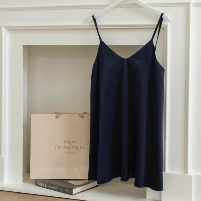 設計款柔霧光感細肩帶洋裝-河畔藍 (有胸墊、調節環)