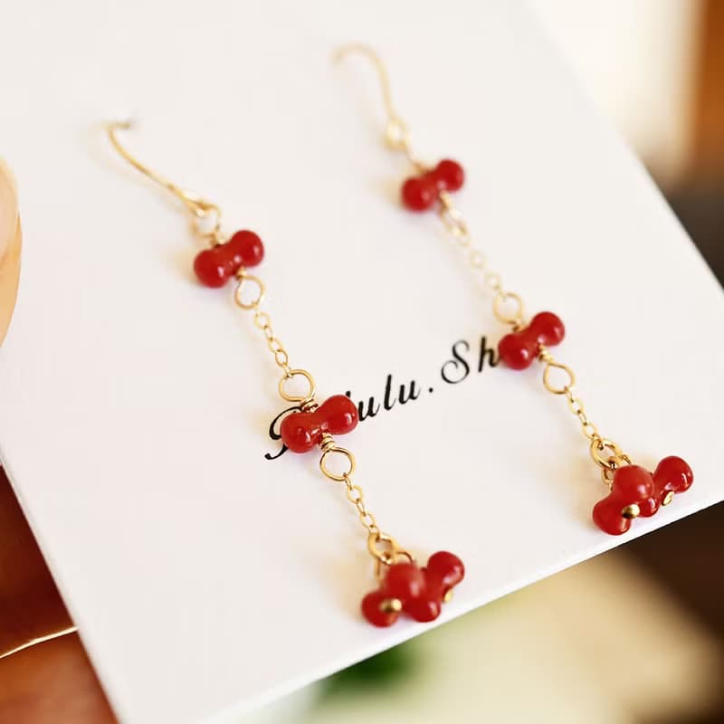 運気を上げる　プチリボン 赤サンゴのピアス　3月誕生石