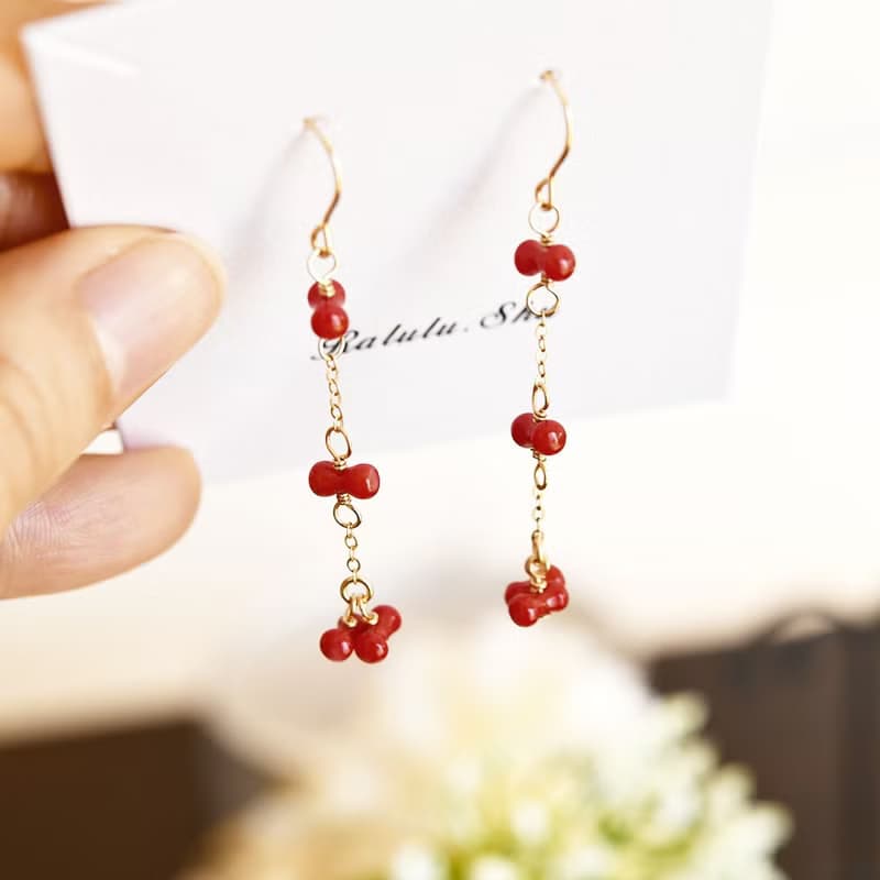 運気を上げる　プチリボン 赤サンゴのピアス　3月誕生石