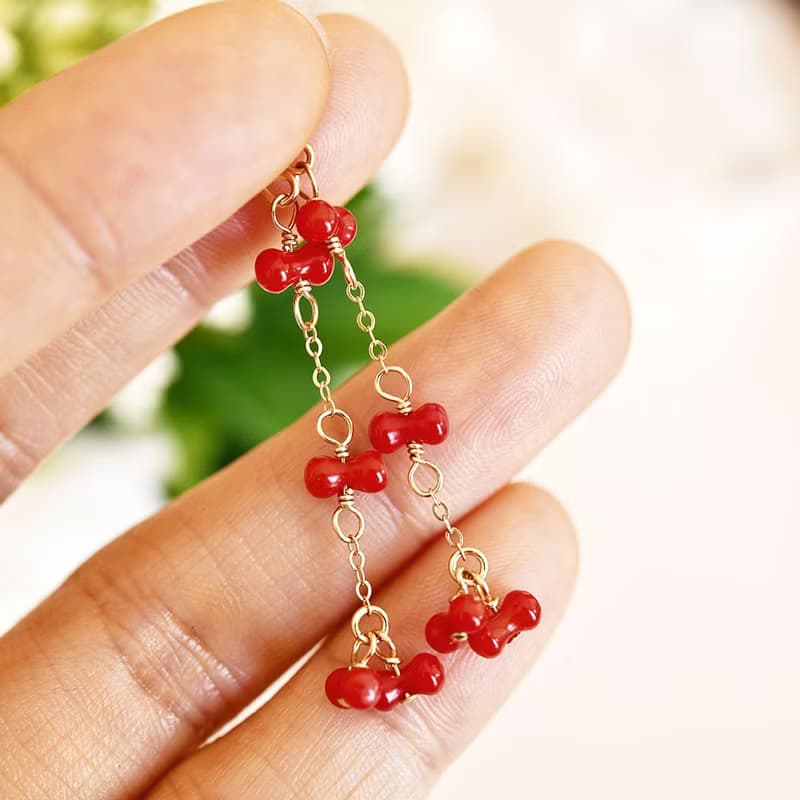 運気を上げる　プチリボン 赤サンゴのピアス　3月誕生石