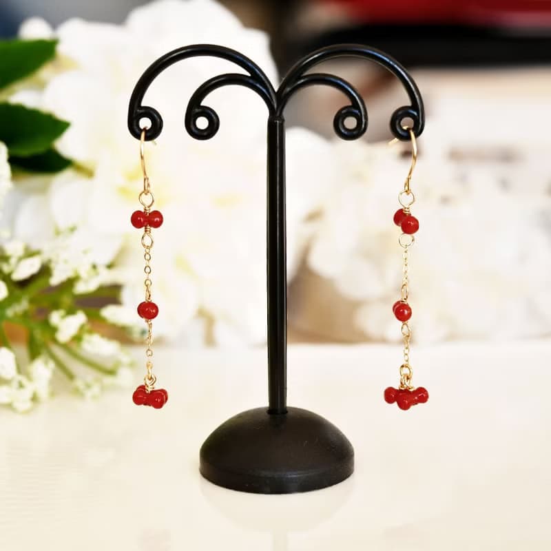 運気を上げる　プチリボン 赤サンゴのピアス　3月誕生石