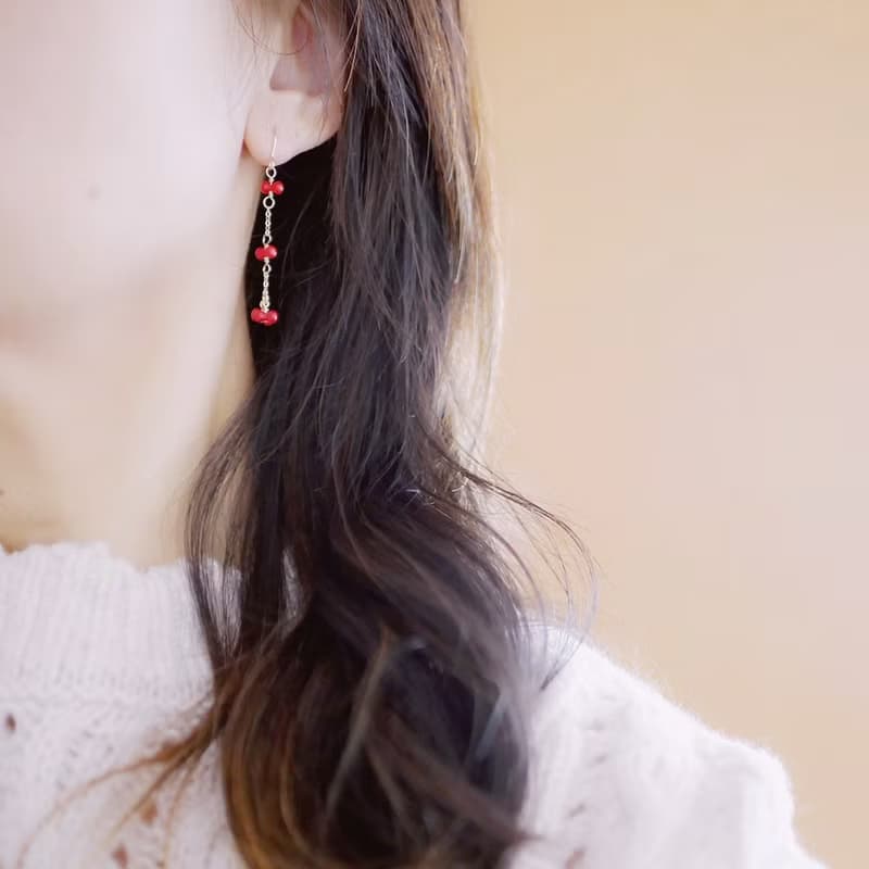 運気を上げる　プチリボン 赤サンゴのピアス　3月誕生石