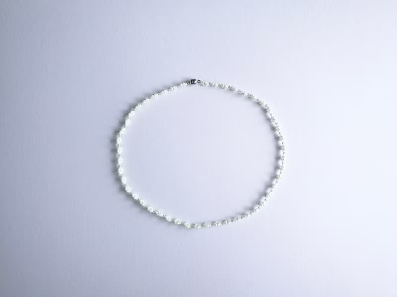 マグネット着脱　ビーズネックレス  　white silver　　チョーカー　フラワーネックレス