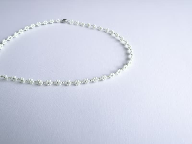 マグネット着脱　ビーズネックレス  　white silver　　チョーカー　フラワーネックレス