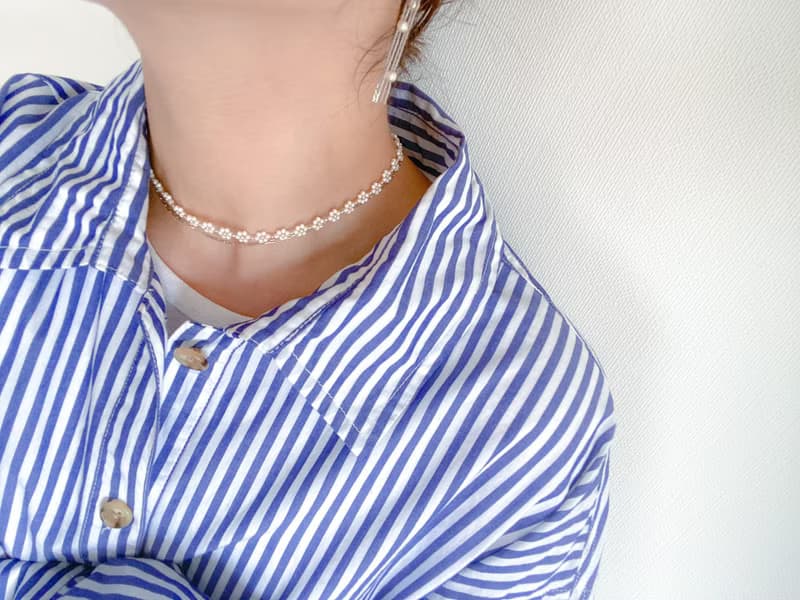 マグネット着脱　ビーズネックレス  　white silver　　チョーカー　フラワーネックレス
