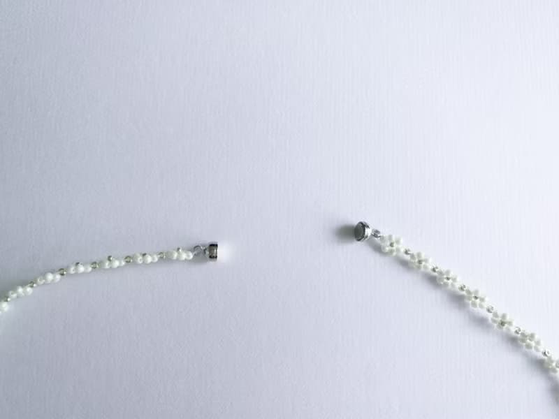 マグネット着脱　ビーズネックレス  　white silver　　チョーカー　フラワーネックレス