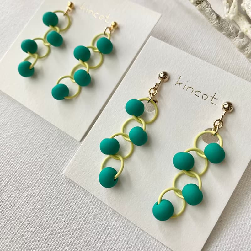すずなりピアス・イヤリング【ディープグリーン】