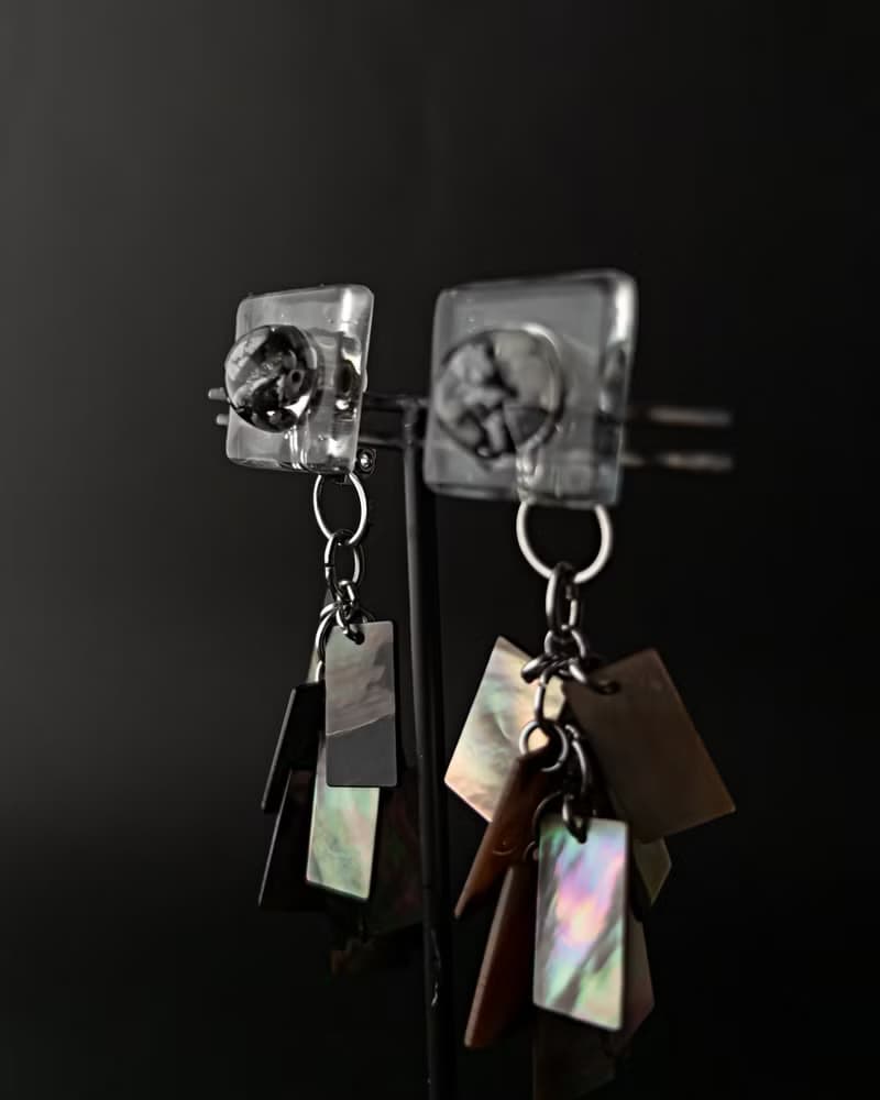 Bugs eye 2way earrings/ Interchangeable / macro view-black shell 醫療鋼耳環 夾式耳環 耳夾