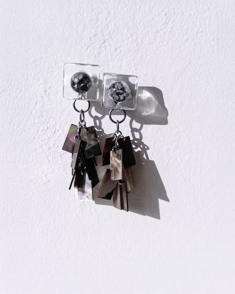 Bugs eye 2way earrings/ Interchangeable / macro view-black shell 醫療鋼耳環 夾式耳環 耳夾