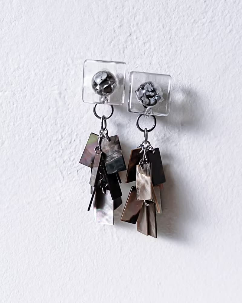 Bugs eye 2way earrings/ Interchangeable / macro view-black shell 醫療鋼耳環 夾式耳環 耳夾