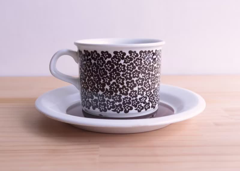 Arabia Faenza 巧克力色小花咖啡老件杯盤組