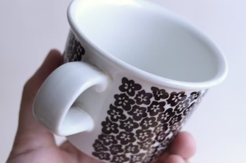 Arabia Faenza 巧克力色小花咖啡老件杯盤組