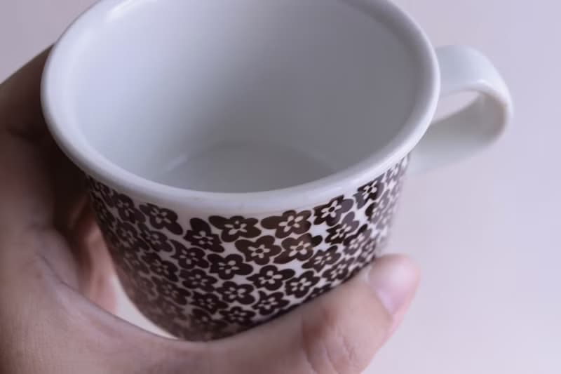 Arabia Faenza 巧克力色小花咖啡老件杯盤組