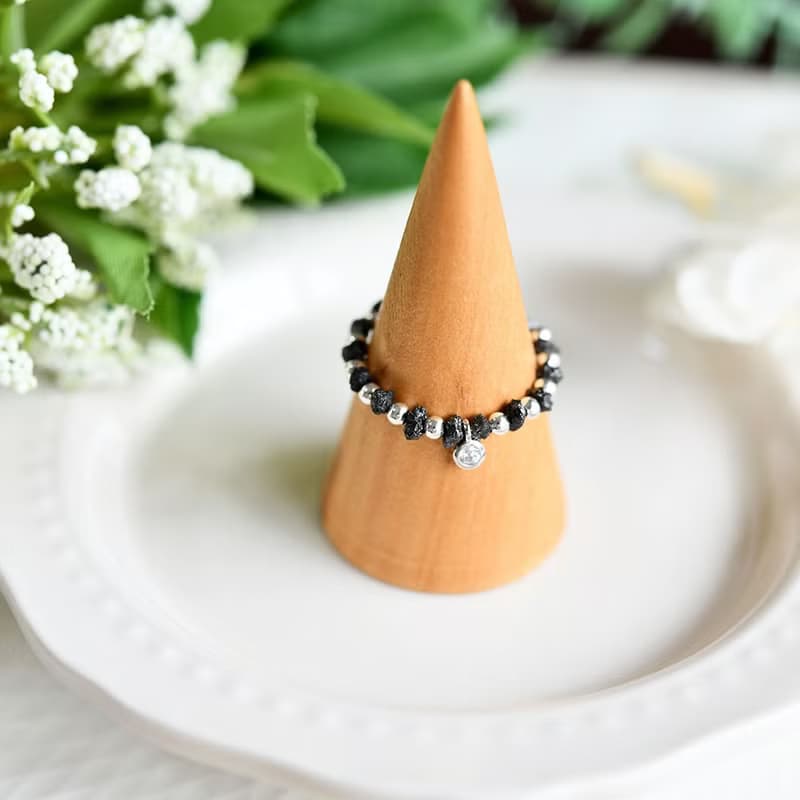 オリジナルデザイン 永遠不変 ブラックダイヤモンドとシルバービーズのリング ピンキーリング 4月誕生石