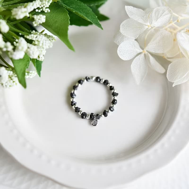 オリジナルデザイン 永遠不変 ブラックダイヤモンドとシルバービーズのリング ピンキーリング 4月誕生石