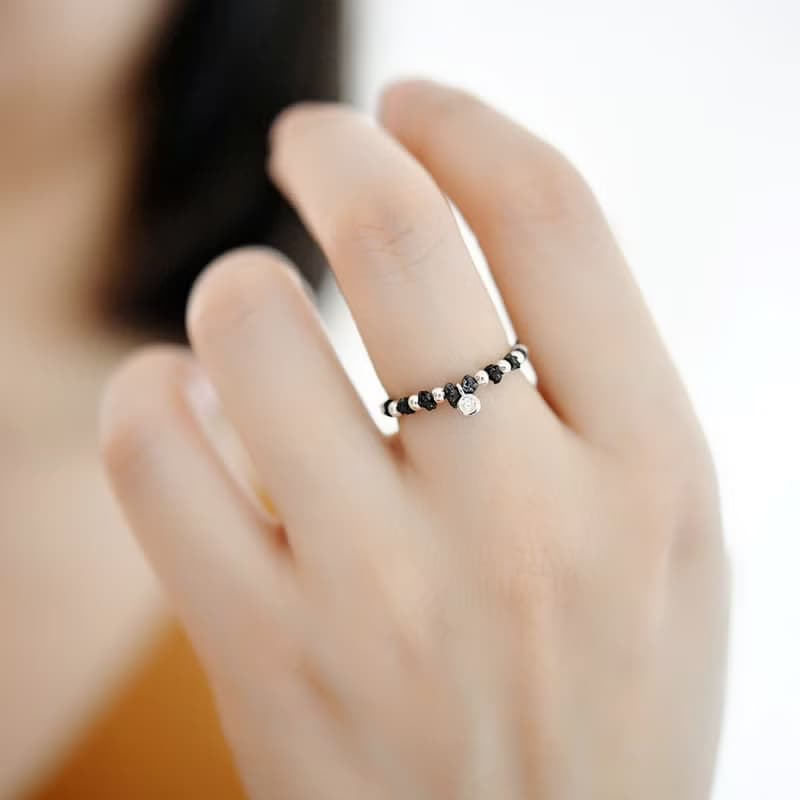 オリジナルデザイン 永遠不変 ブラックダイヤモンドとシルバービーズのリング ピンキーリング 4月誕生石