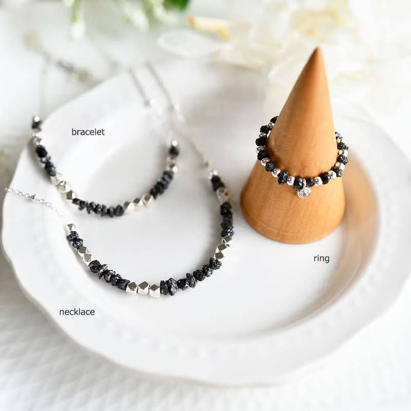 オリジナルデザイン 永遠不変 ブラックダイヤモンドとシルバービーズのリング ピンキーリング 4月誕生石