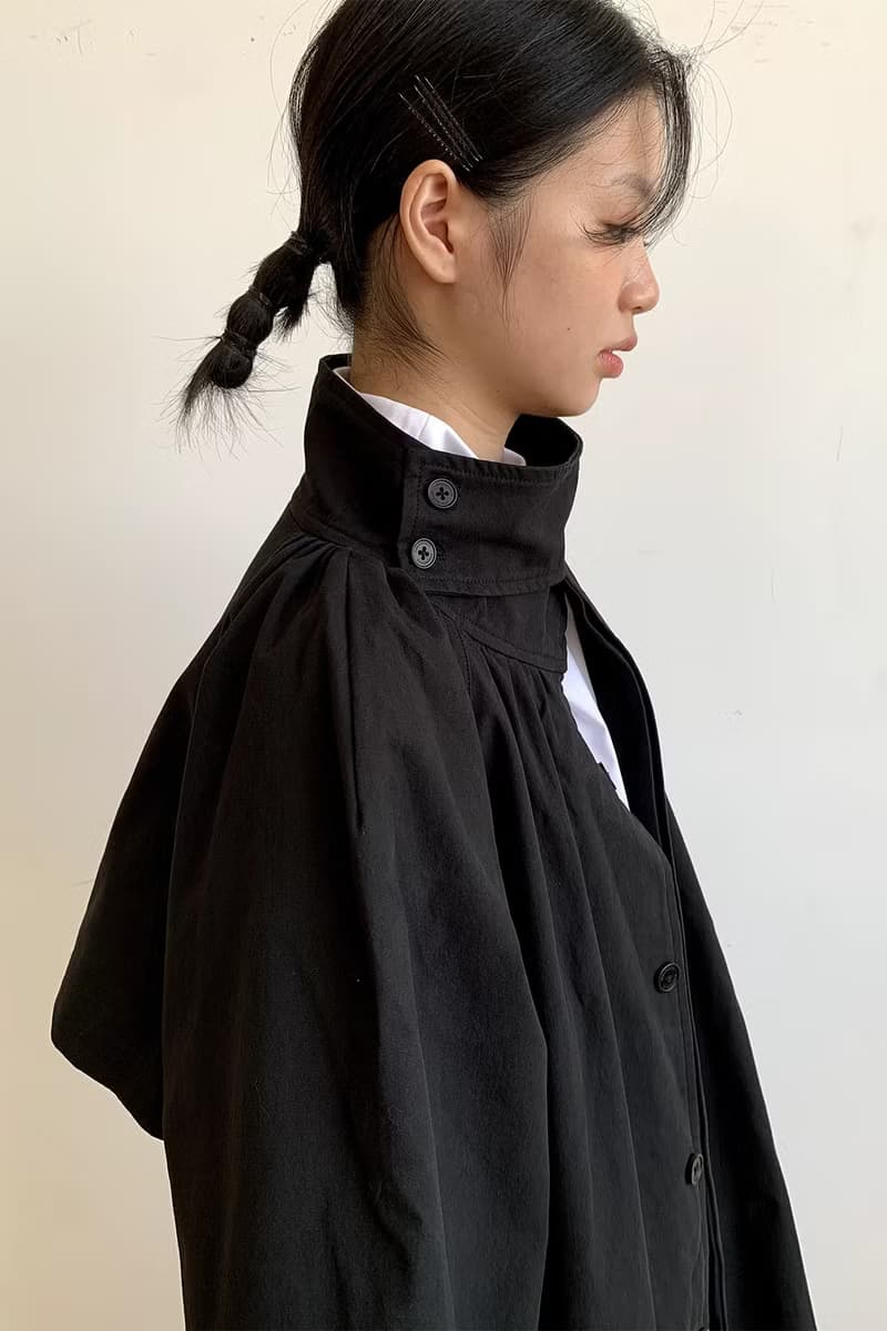 日系復古 暗門襟褶皺立領風衣外套