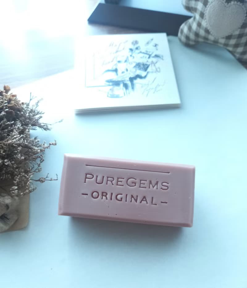 PUREGEMS。紅礦泥 玫瑰天竺葵精油 手工小皂