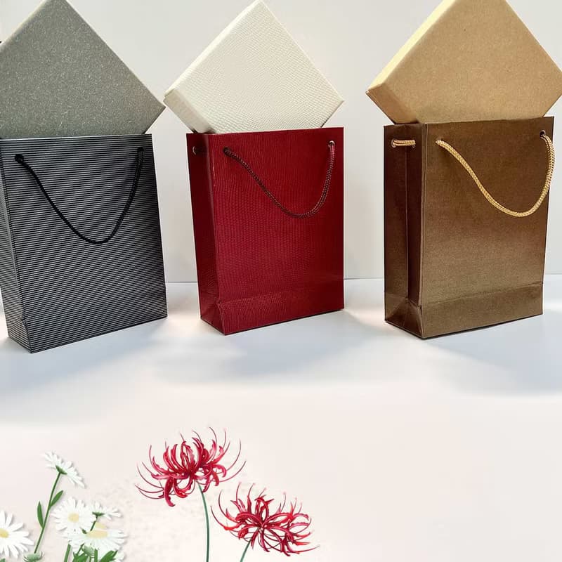 加購商品-方形禮物盒提袋 米白x紅 黑色絲絨襯 飾品送禮包裝
