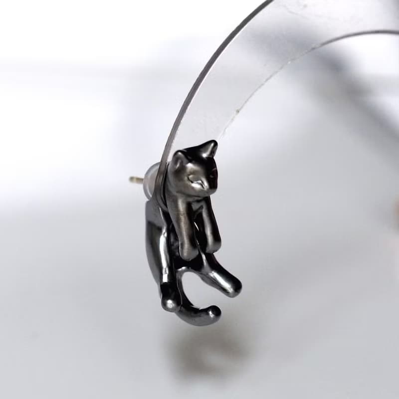 脱力猫ピアス　グリ　ブラック　片耳