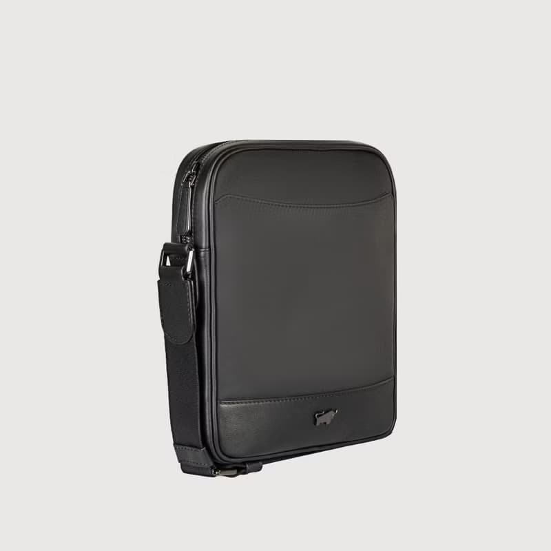 【滿3999送鑰匙圈】湯姆 直式斜背包-黑色/BF542-17-BK